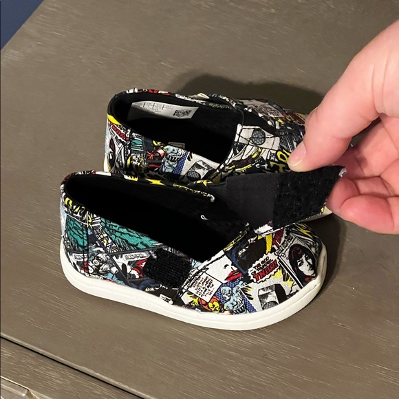 TOMS/Marvel Shoes - Picture 5 of 5